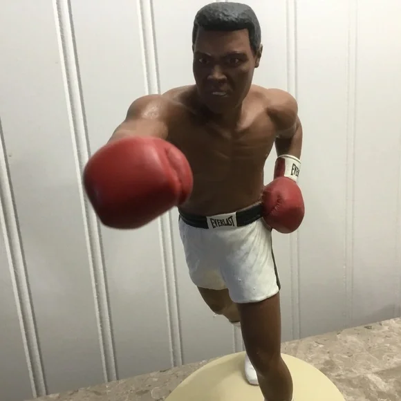 “THE GREATEST” Muhammad Ali Salvino Sports Legends Figurine #2,843 of 3,000… - Picture 12 of 16